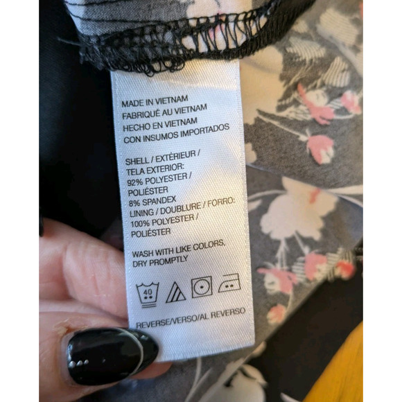 Izod Golf Skort Sz 10 Black Floral Mini Skirt Built-In Shorts Pockets Stretch - Picture 6 of 9